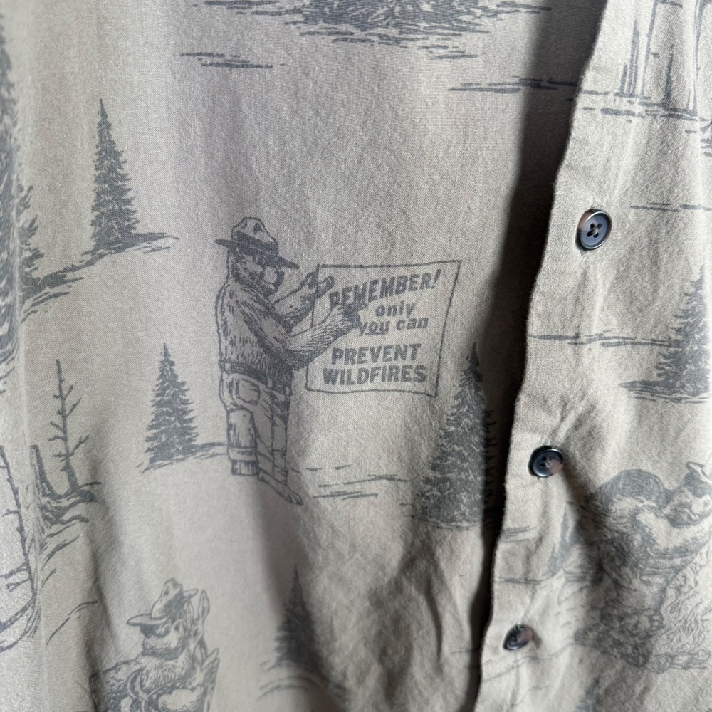 Filson Men's Smokey The Bear Print Short Sleeve Button Down Shirt Size XXL - Picture 4 of 6